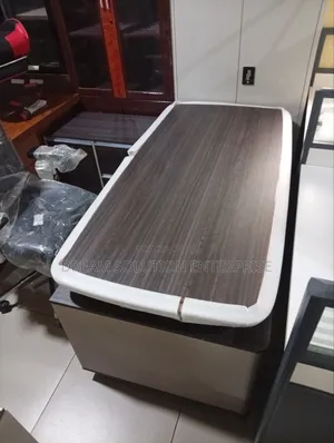 Beautiful Standard 1.6 Meter Executive Office Table