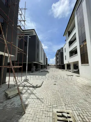 2bdrm Apartment in Lekki Phase 1 for rent