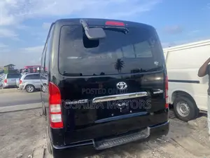 Toyota HiAce 2018 White