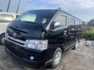 Toyota HiAce 2018 White