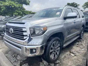 Toyota Sequoia Platinum 4dr SUV (5.7L 8cyl 6A) 2013 Gray