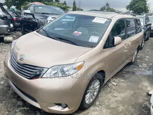 Toyota Sienna XLE 7 Passenger 2010 Gold