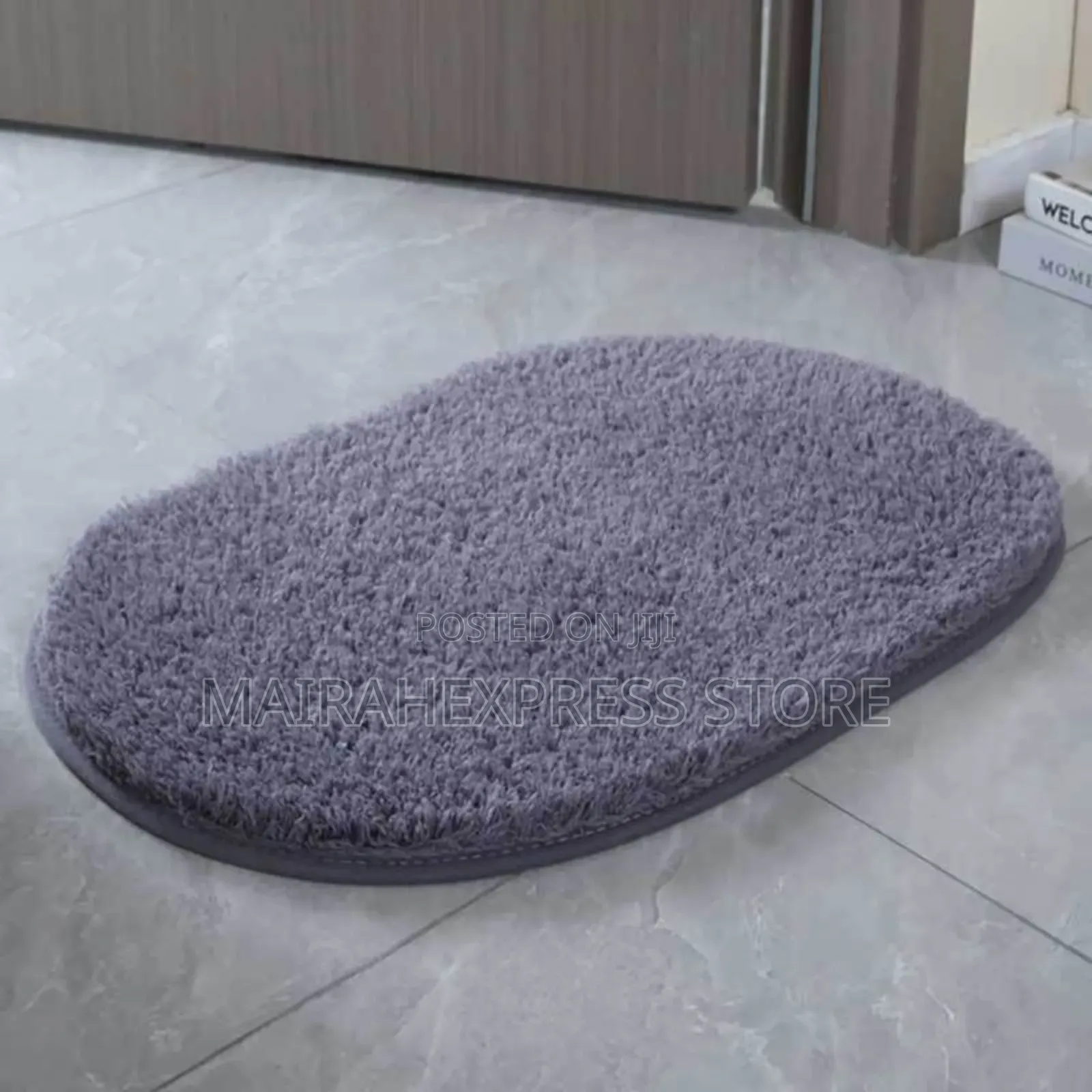 Fluffy Footmat. (1lv22n1)