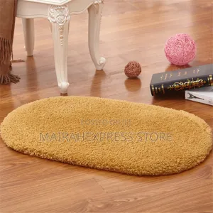 Fluffy Footmat. (1lv22n1)