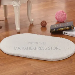 Fluffy Footmat. (1lv22n1)