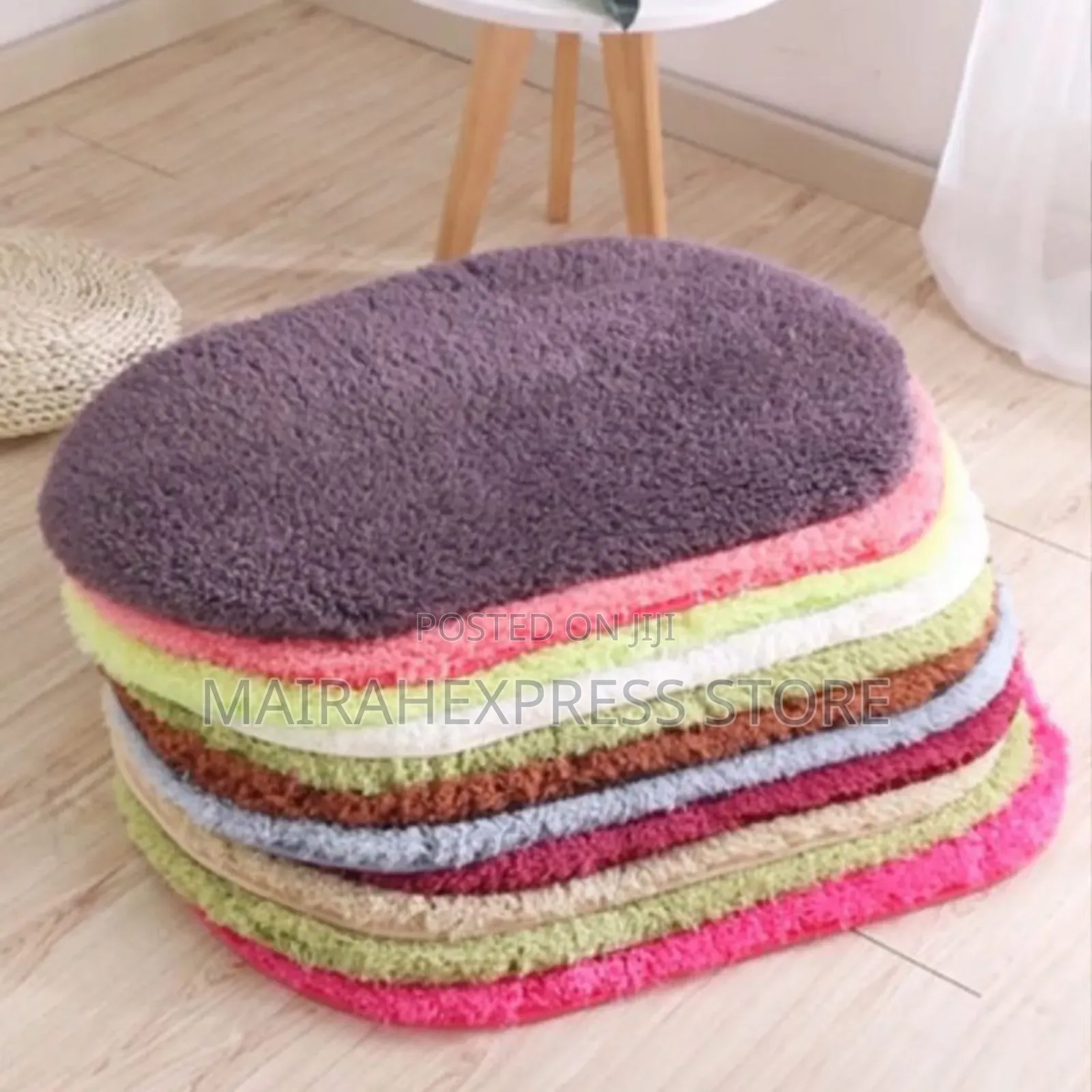 Fluffy Footmat. (1lv22n1)
