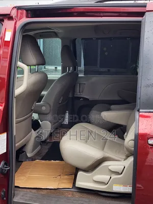 Toyota Sienna XLE (3.5L 6cyl 8A) 2018 Burgundy