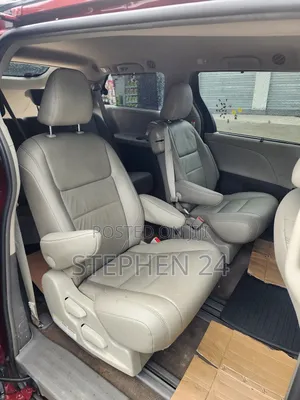 Toyota Sienna XLE (3.5L 6cyl 8A) 2018 Burgundy