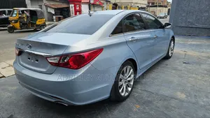 Hyundai Sonata SE Sedan FWD (2.4L 4cyl 6A) 2013 Blue