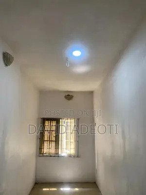 Mini Flat in Onilekere Estate, Mangoro for rent