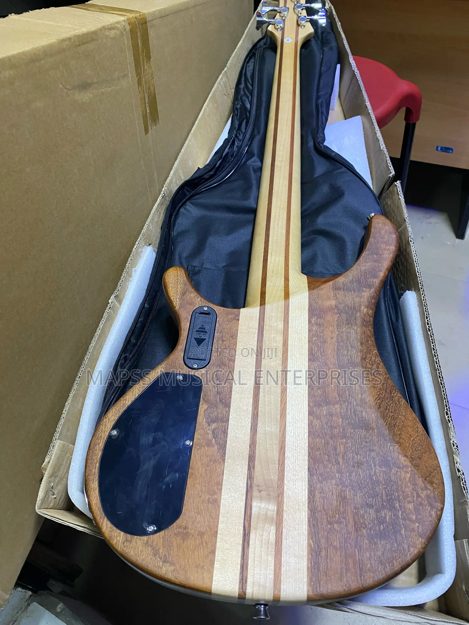 Luxars S-B60 5-String Active Electric Bass Guitar