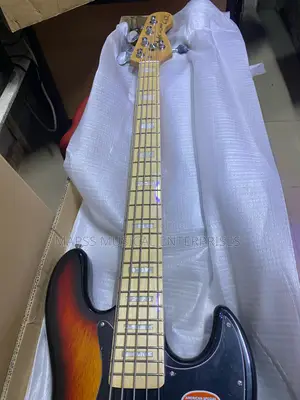 Squire Fender Active Jazz Bass