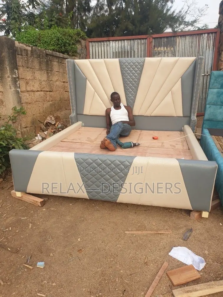 Bed  Design With Two. Colors