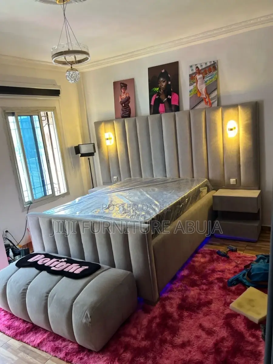 Cream Colour Bed  With Line