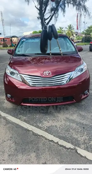 Toyota Sienna LE 8-Passenger 4dr Minivan (3.5L 6cyl 6A) 2014 Red