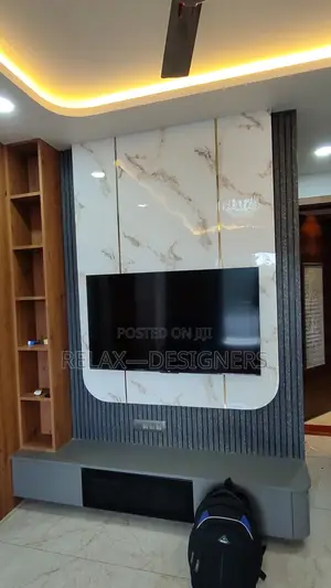 Tv Stand With Profile and Glossy Board