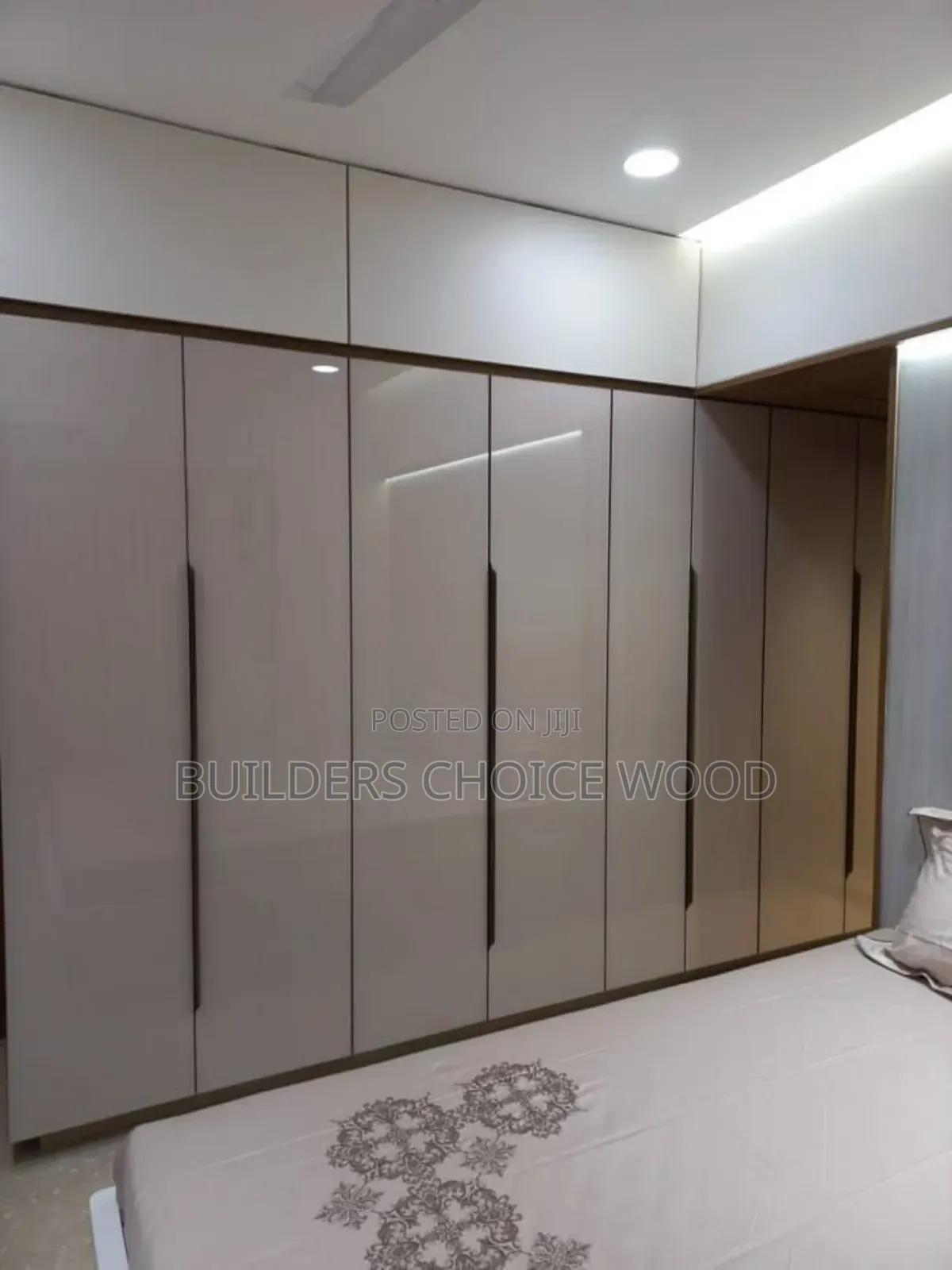 Glossy Wardrobe