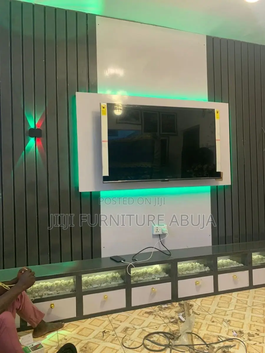 White Gray Console With Stone
