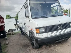 Mercedes Benz=709=Panel