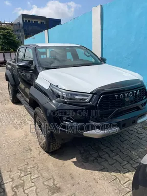 New Toyota Hilux 2024 Black