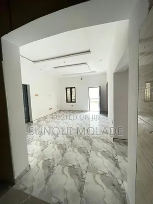 3bdrm Apartment in Surulere for sale