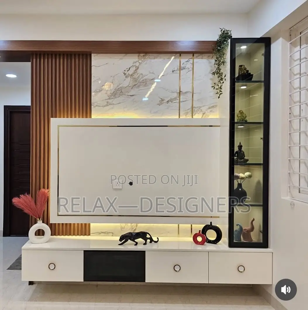 High Gloss Tv Console With Tchinkili Monie 