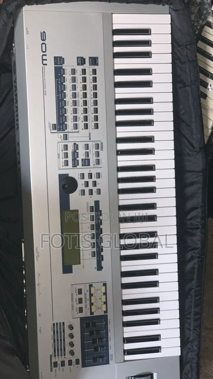 Yamaha Motif Mo8