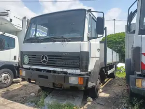 Mercedes-Benz 814 Truck 20 Feet Longer (German)