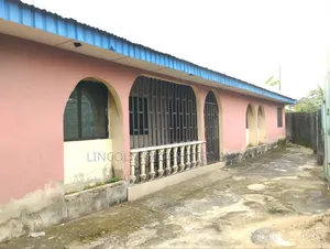 5bdrm Block of Flats in Abak Road, Uyo for sale