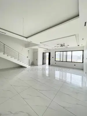 4bdrm Townhouse/Terrace in Ikate for sale