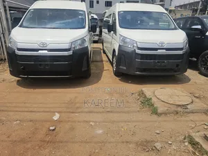 Toyota HiAce 2021 White