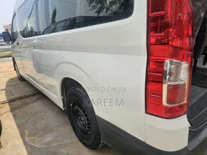 Toyota HiAce 2021 White