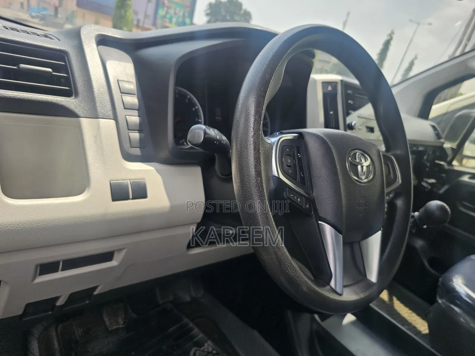 Toyota HiAce 2021 White