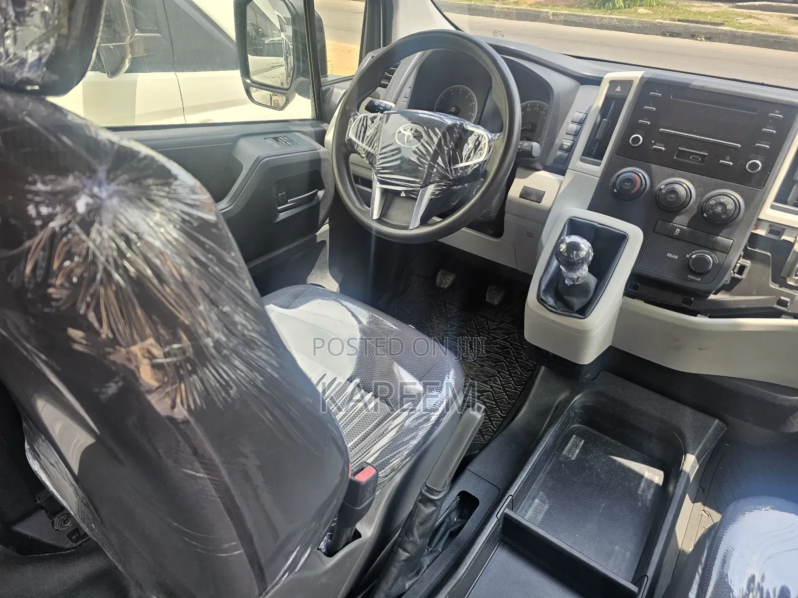 Toyota HiAce 2021 White