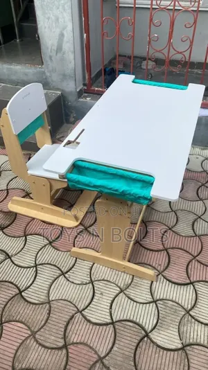 Kids Reading Desk Table and Chair With Storage Pouch