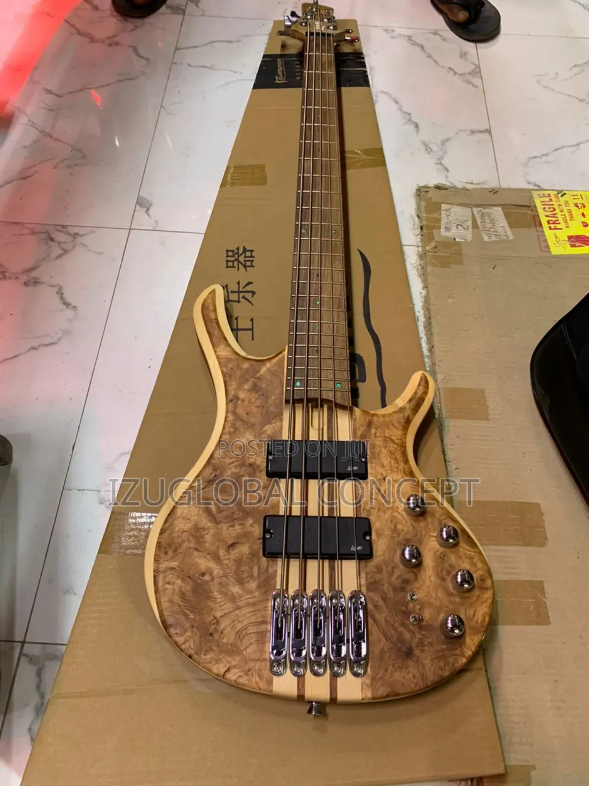 Luxars Active 5 Strings Bass Guitar