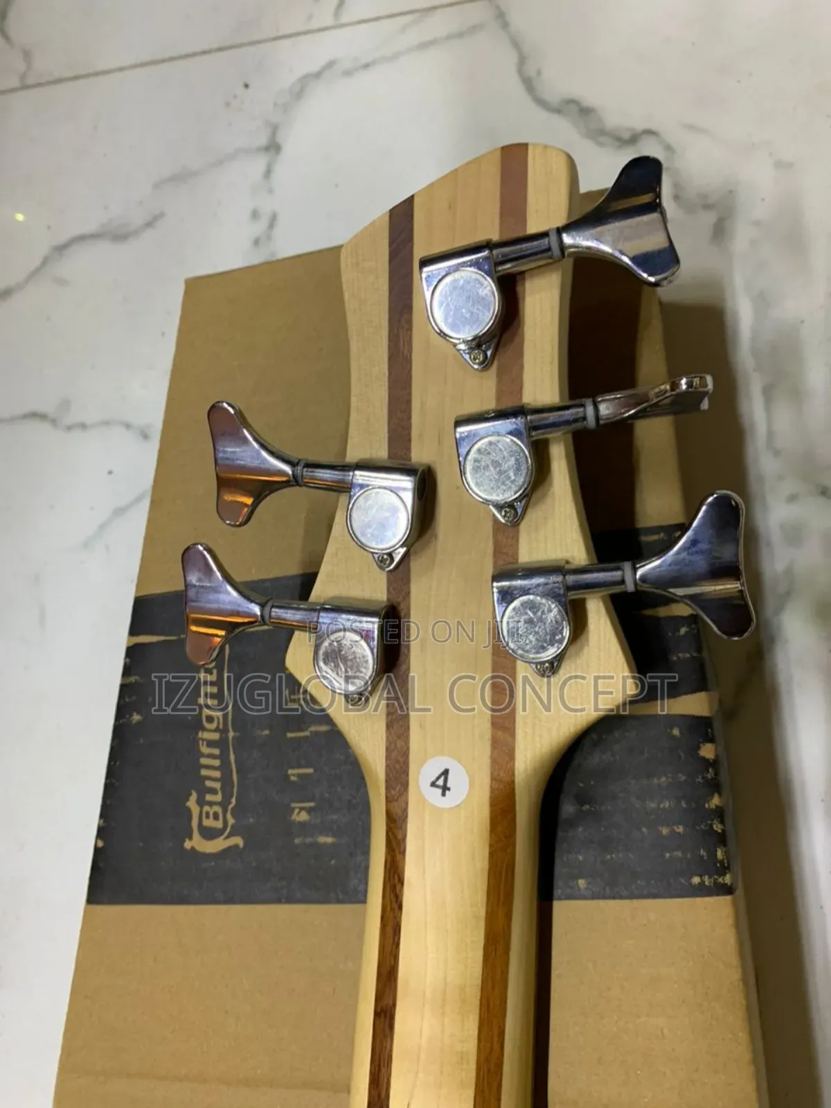 Luxars Active 5 Strings Bass Guitar