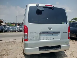 Toyota HiAce 2017 White