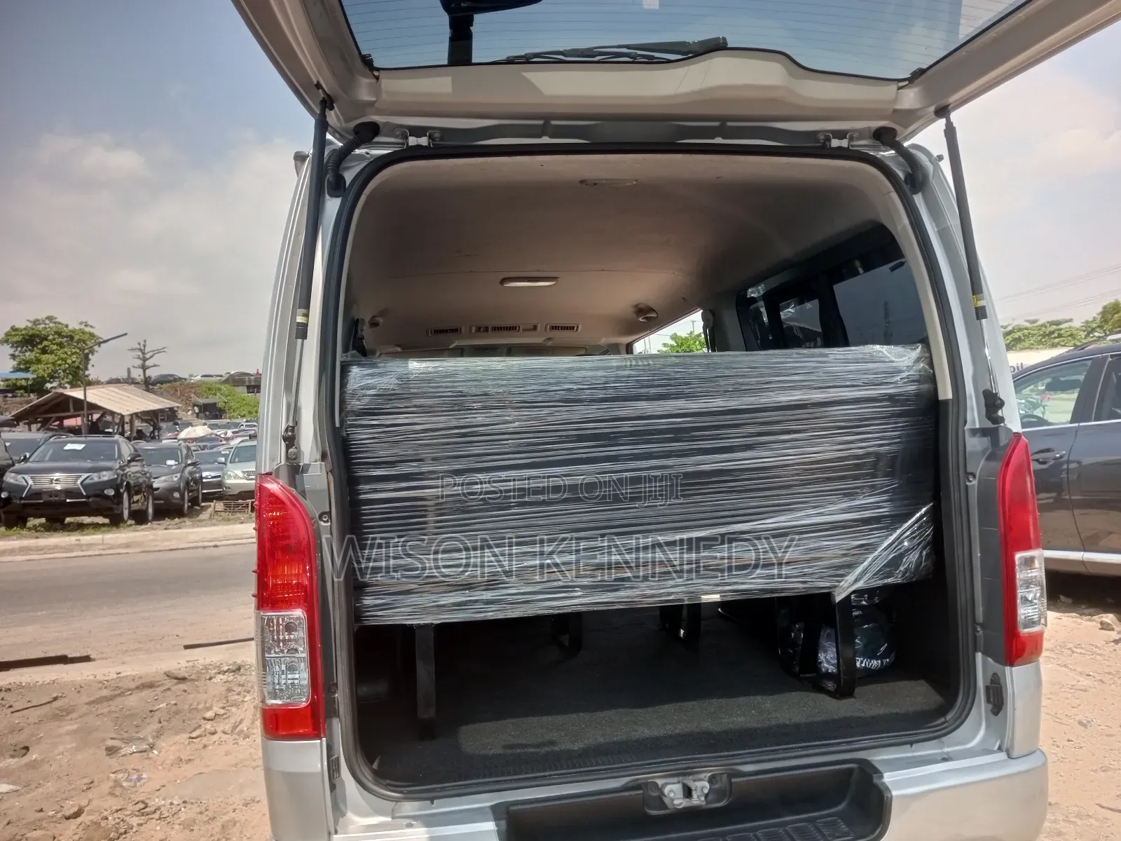 Toyota HiAce 2017 White