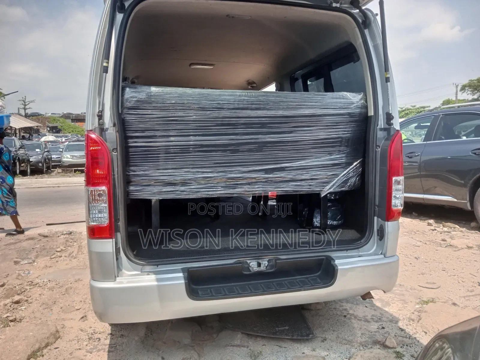 Toyota HiAce 2017 White