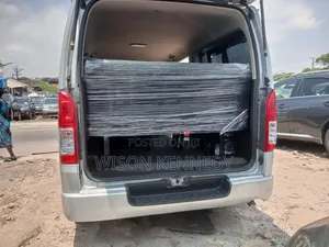 Toyota HiAce 2017 White