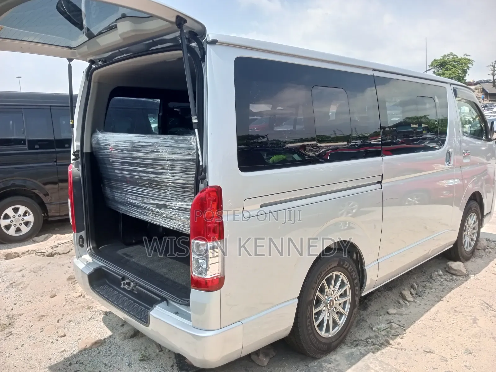 Toyota HiAce 2017 White