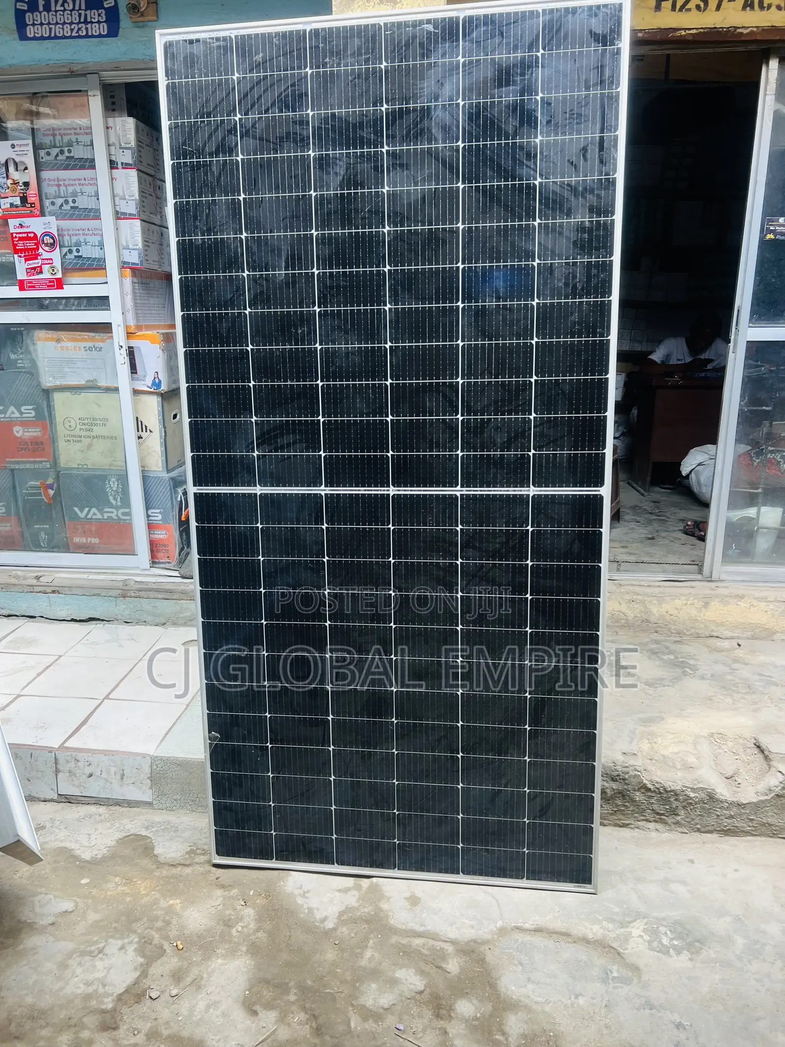 585w Jinko Solar Panel