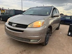 Toyota Sienna LE AWD 2005 Gold