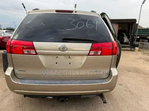 Toyota Sienna LE AWD 2005 Gold