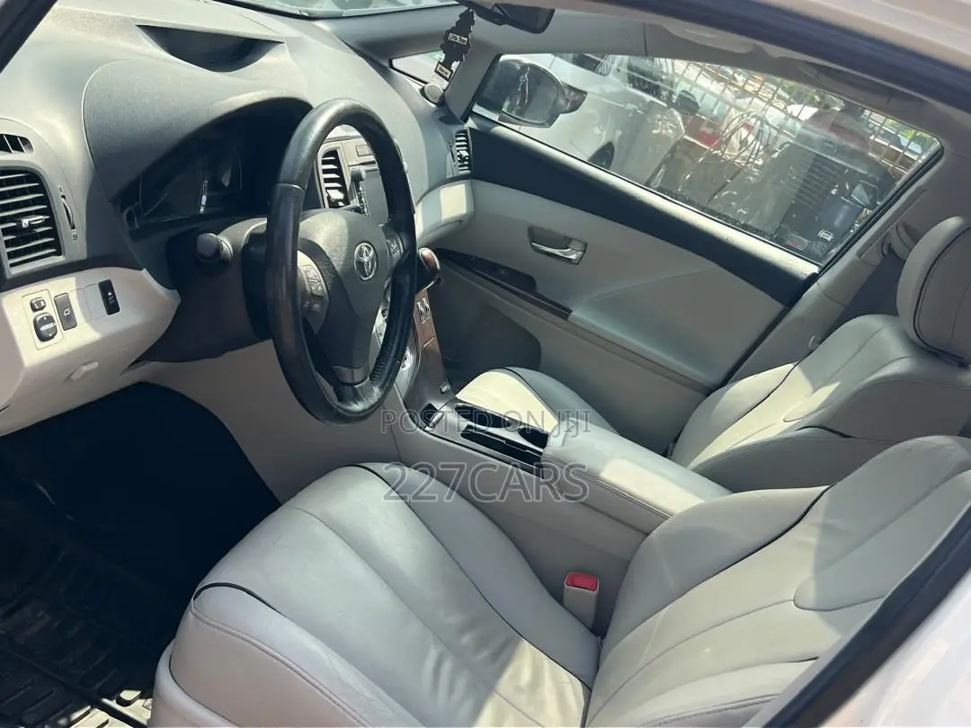Toyota Venza V6 AWD 2012 White