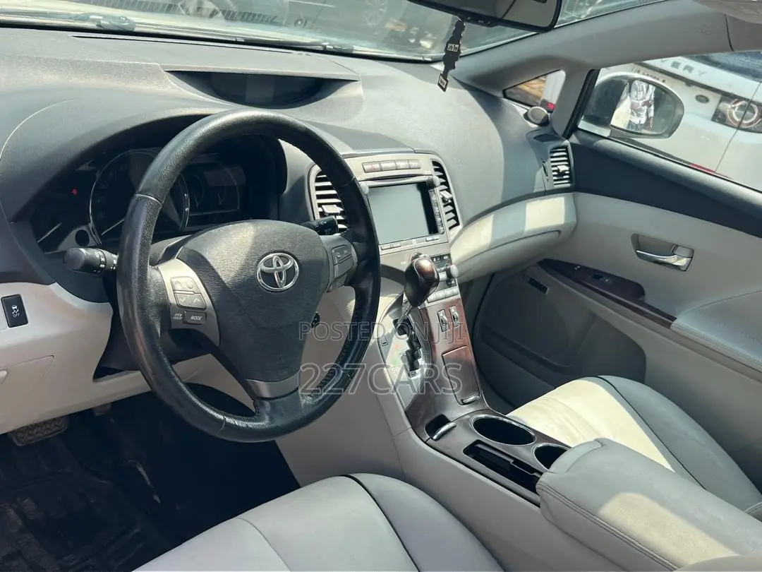 Toyota Venza V6 AWD 2012 White