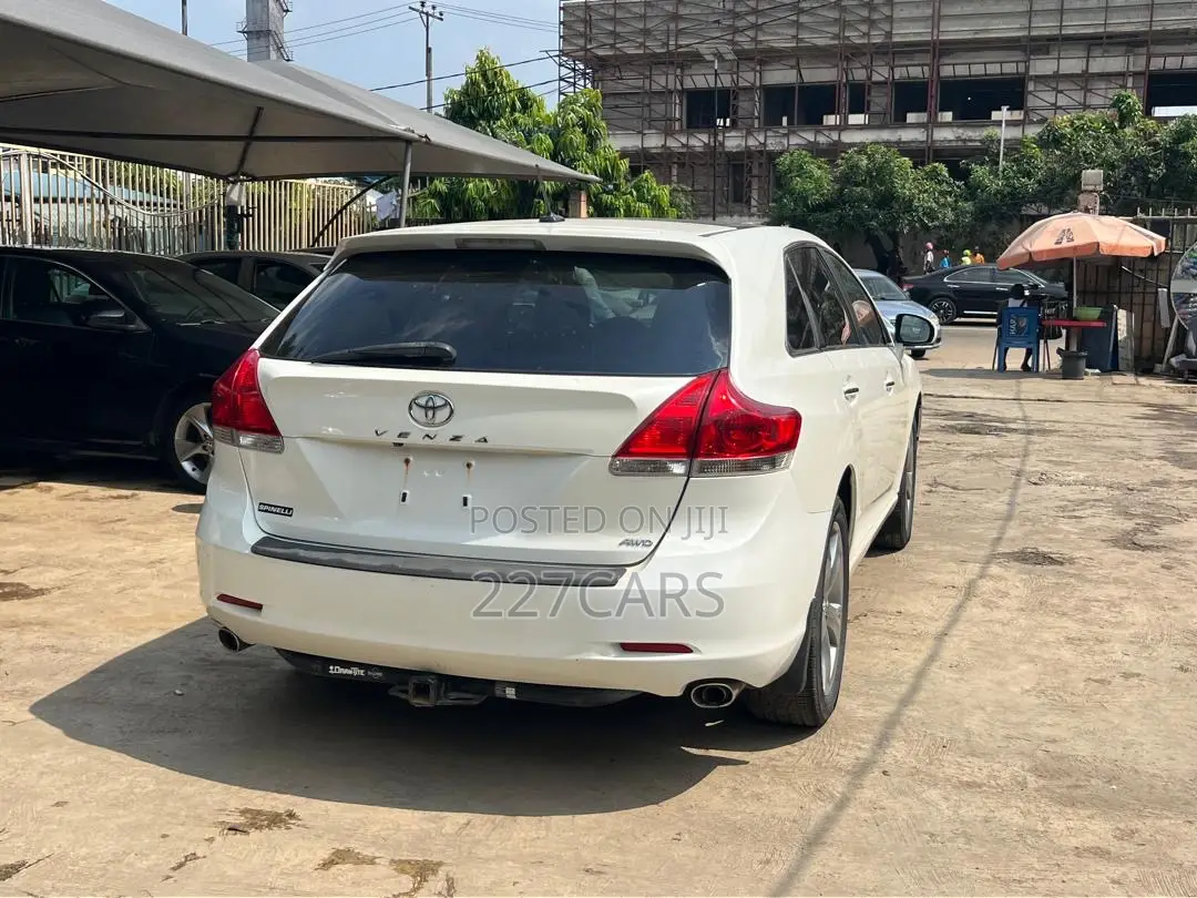 Toyota Venza V6 AWD 2012 White
