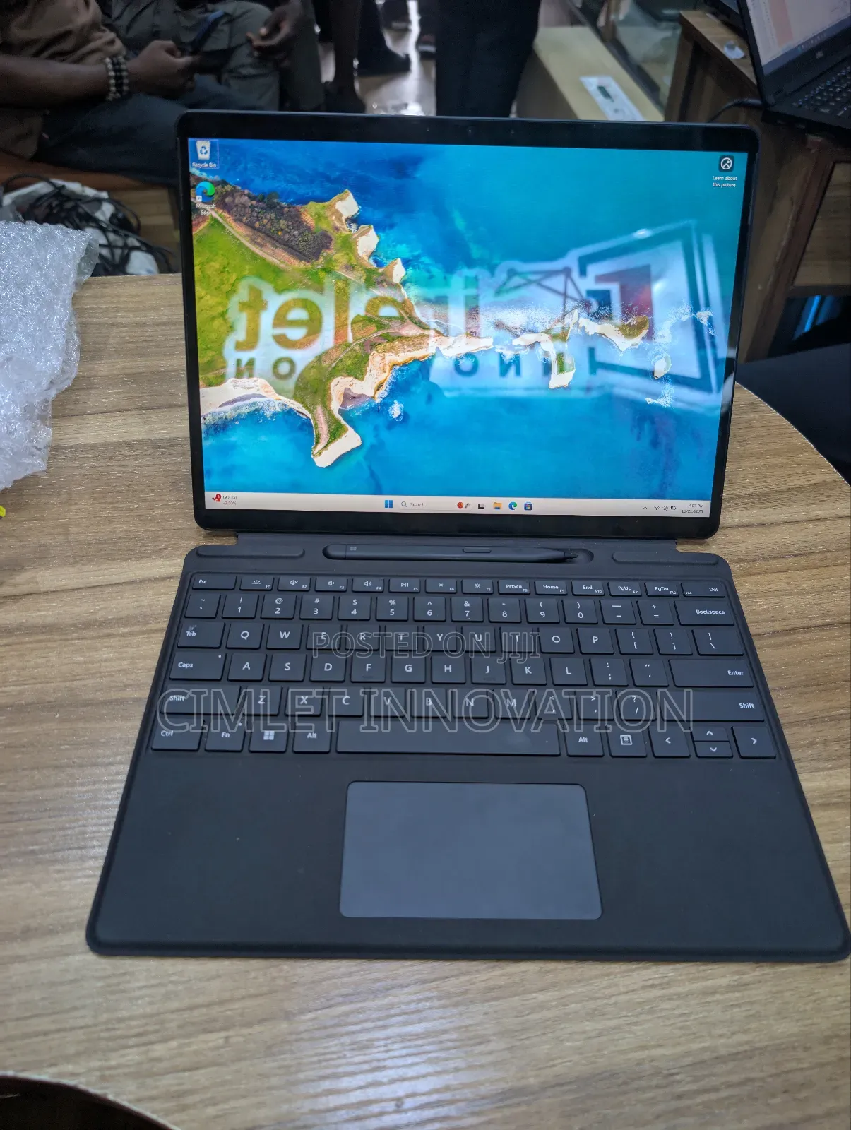 Microsoft Surface Pro X 16GB Qualcomm Snapdragon X Plus SSD 256GB