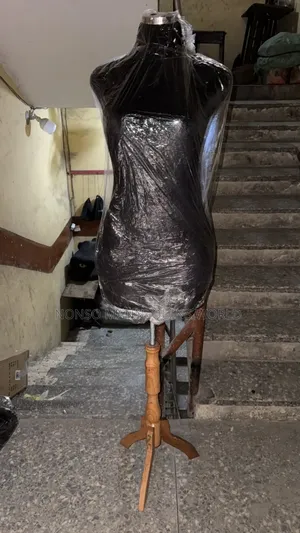 Size 12 Female Bodyform With Wooden Tripod Legs